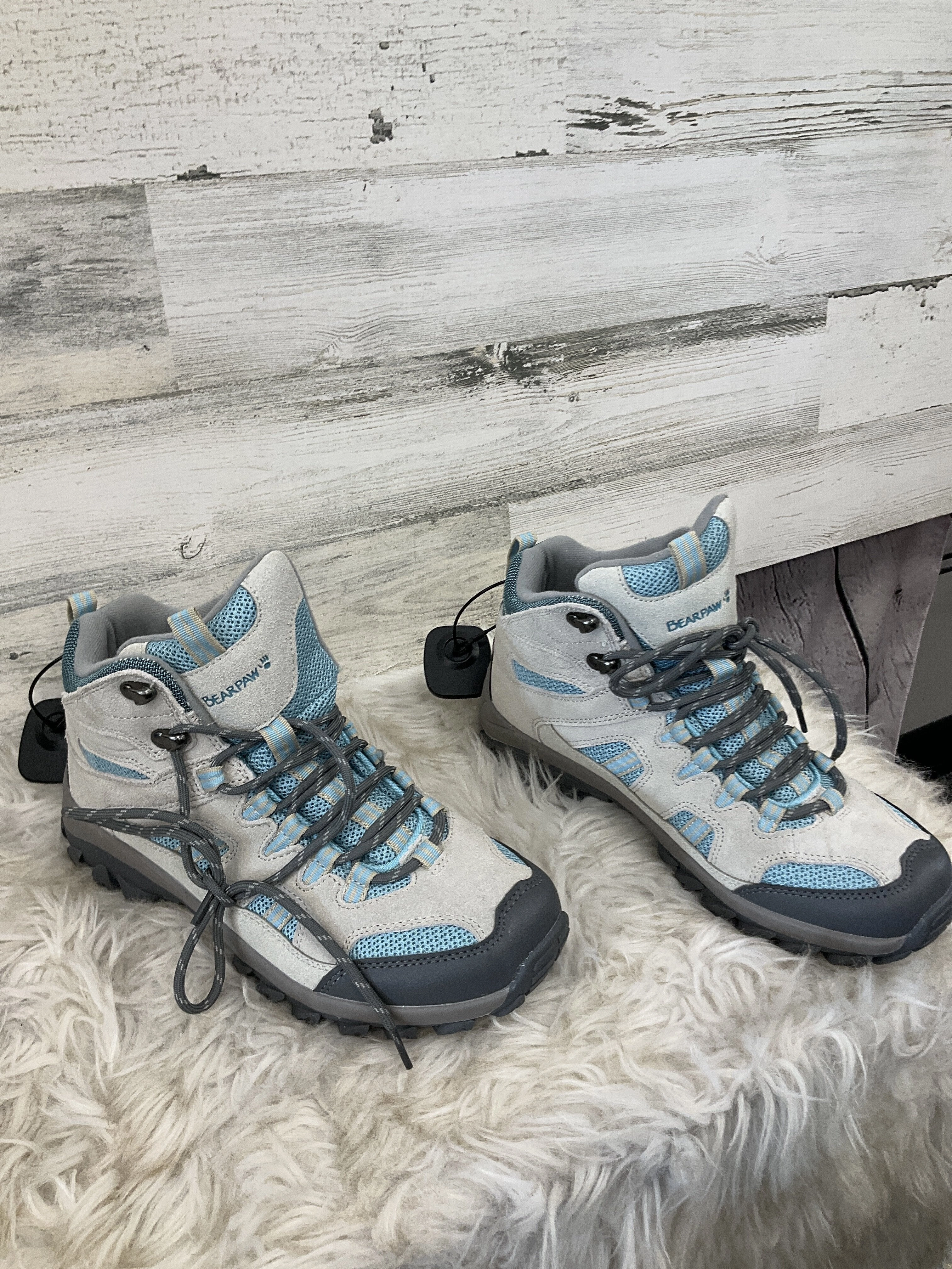 Boots Hiking By Bearpaw  Size: 8.5