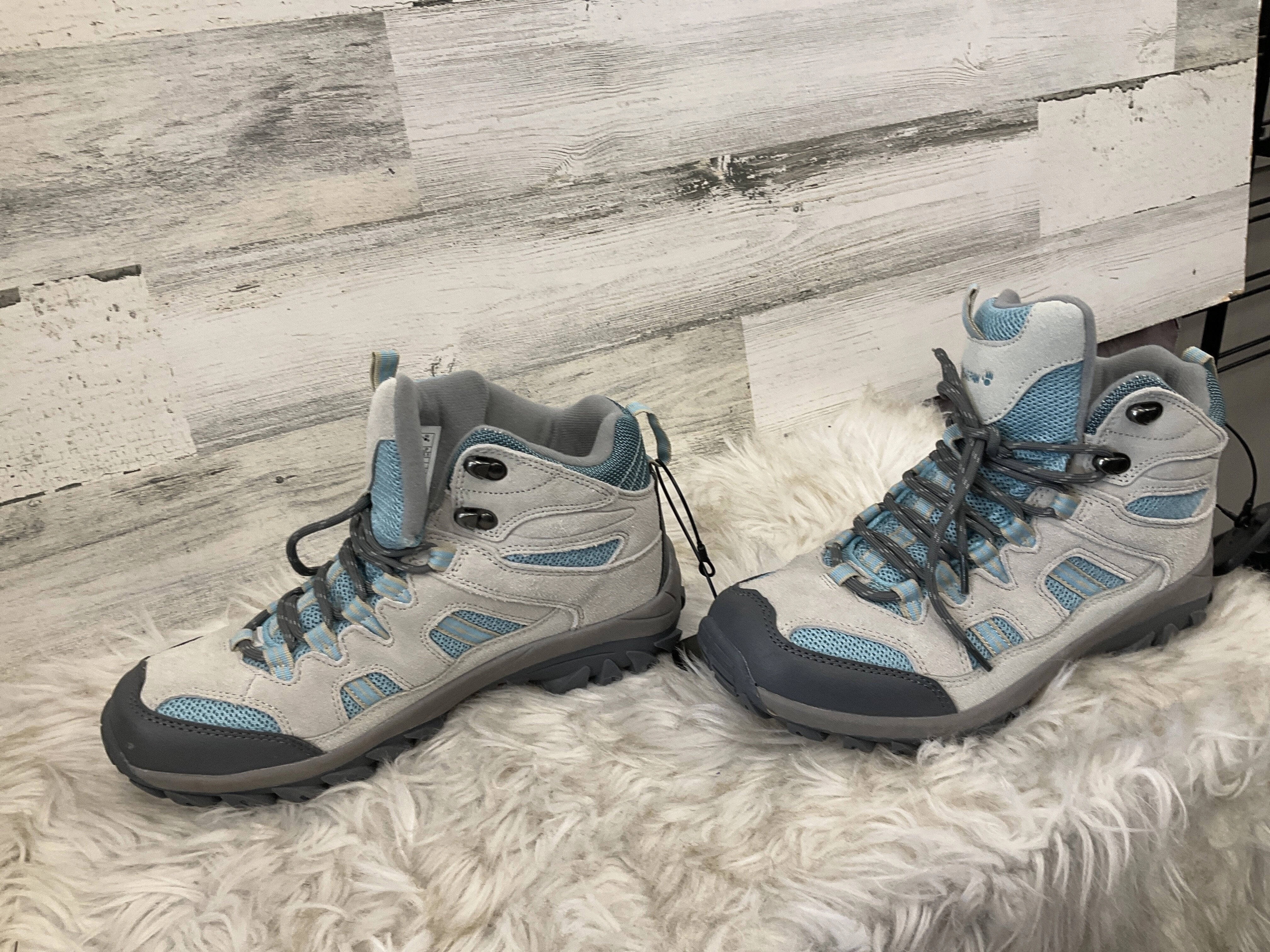 Boots Hiking By Bearpaw  Size: 8.5