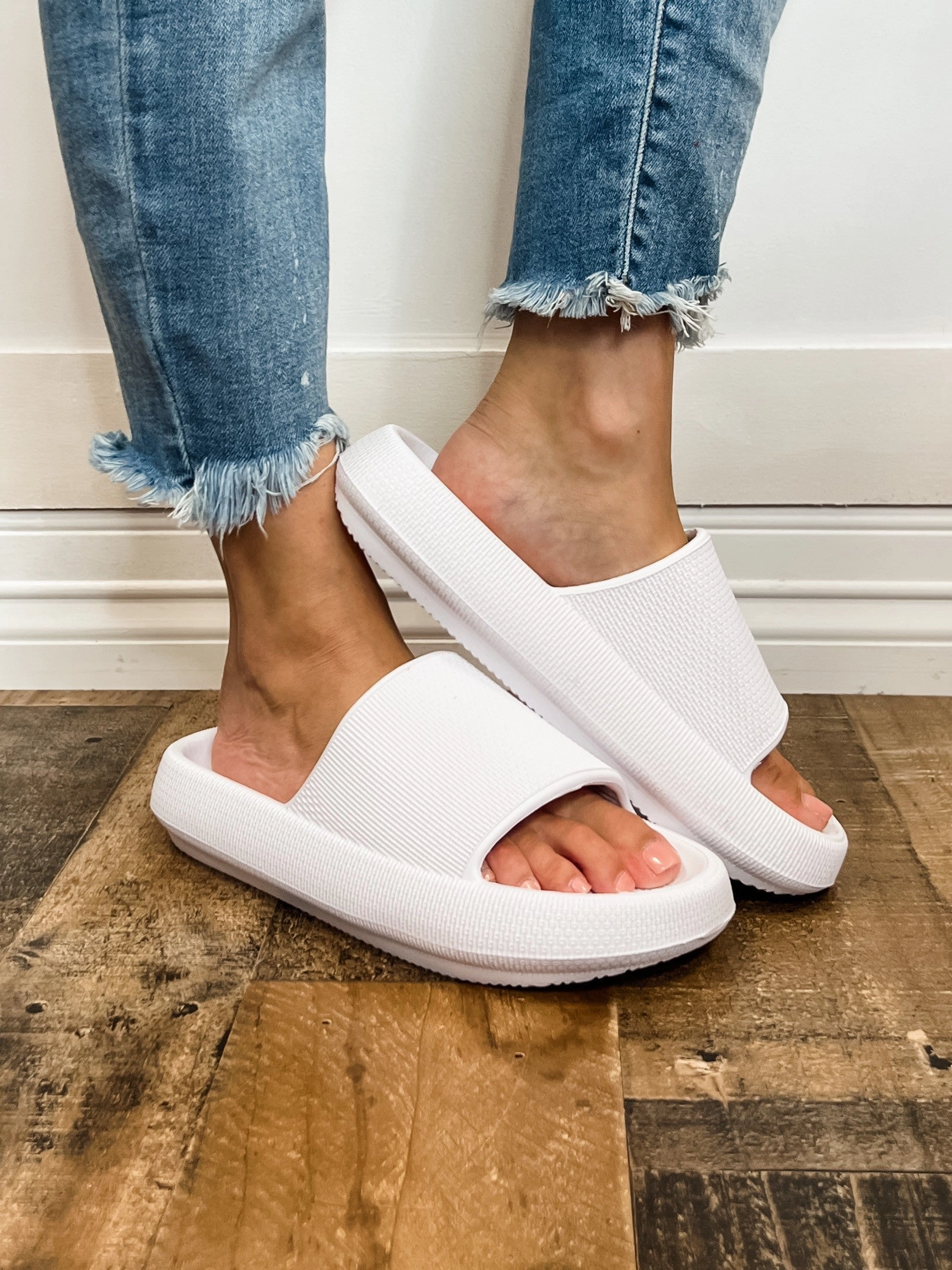 Mia Lexa in White - World's Best Comfy Slide Shoes
