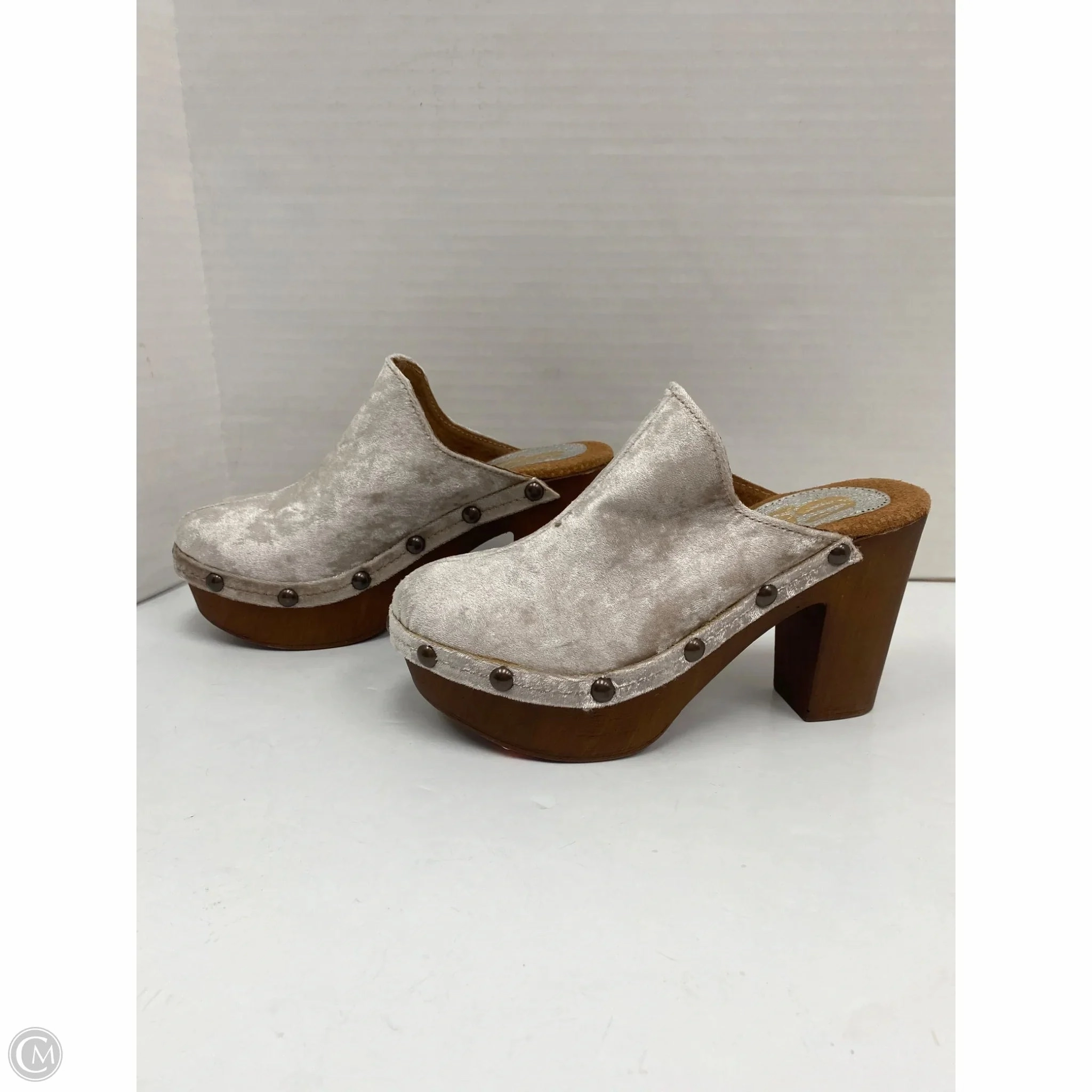 Shoes Heels Block By Clothes Mentor In Cream, Size: 6.5